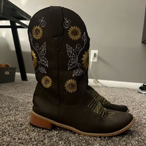 Sunflower Cowgirl Boots - size 8